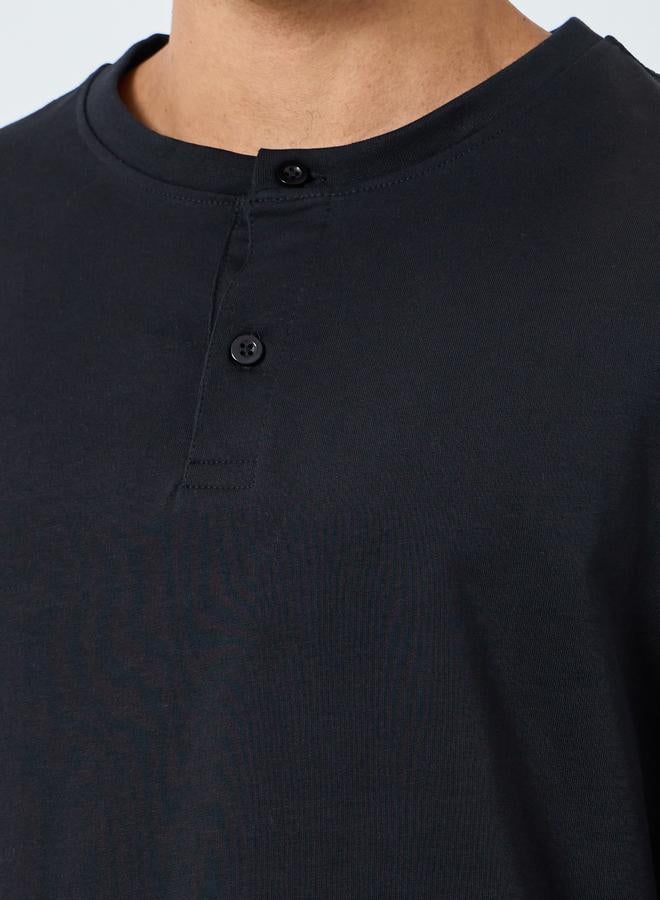 ستايلي طقم بيجاما من تيشيرت محبوك وشورت - Image 2